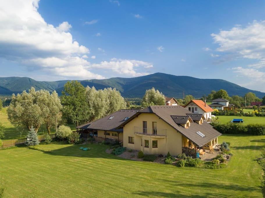 Appartamento Na Helstyne Frenštát pod Radhoštěm Esterno foto